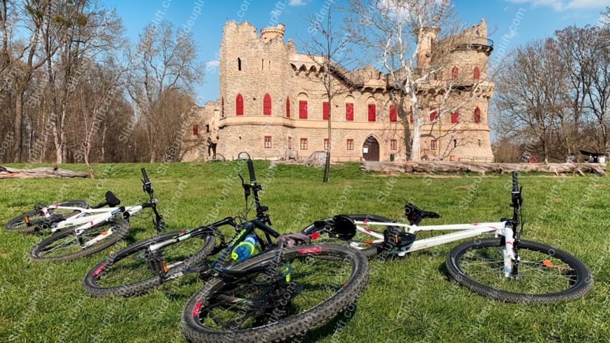 Green Black White Mountain Bikes Castle Background Image